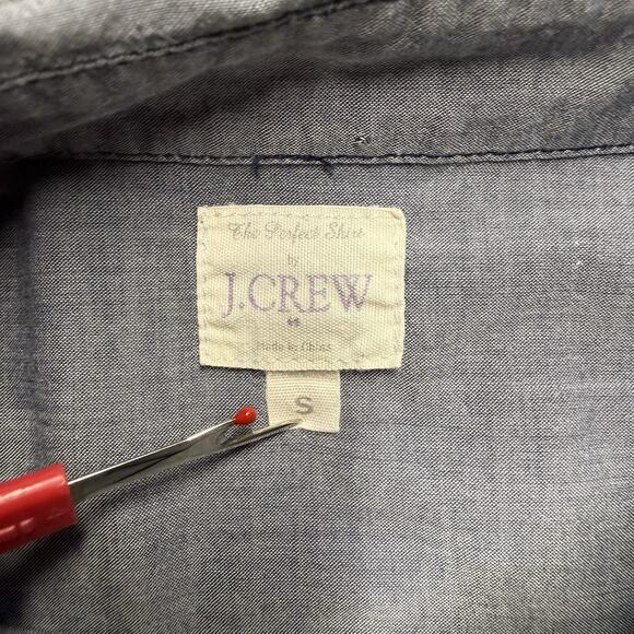 J. Crew The Perfect Shirt Womens Small Blue Chambray Roll Tab 100% Cotton - Picture 4 of 8